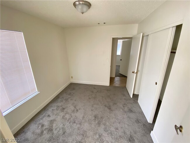 Foto del edificio - 1581 Foxglove Dr