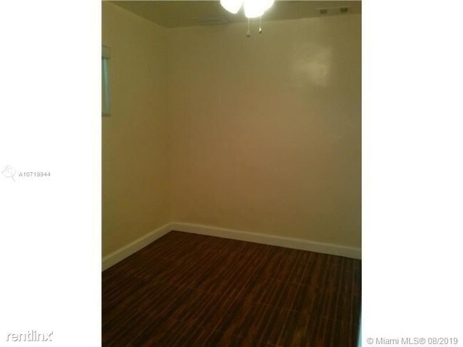 Building Photo - 2 br, 2 bath Duplex - 5614 Taylor St