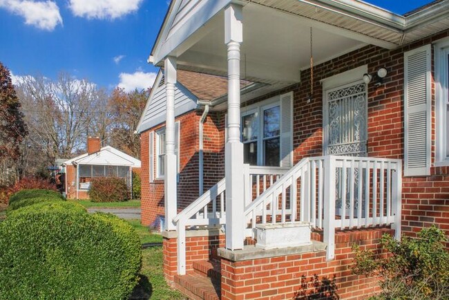 Building Photo - 2842 Marshall Hall Rd