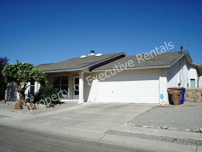 Building Photo - 3010 Jennifer St-  Beautiful 3 bed 2 bath ...