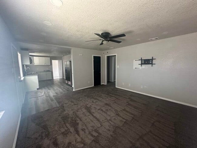 Foto del edificio - 4707 Midway Dr