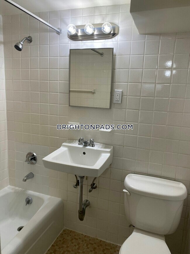 Foto del edificio - 166 Beacon St