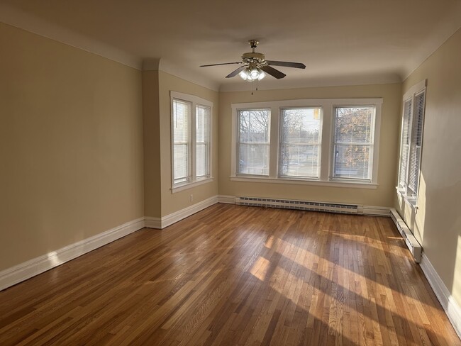 Building Photo - 1647 Oak Park Ave