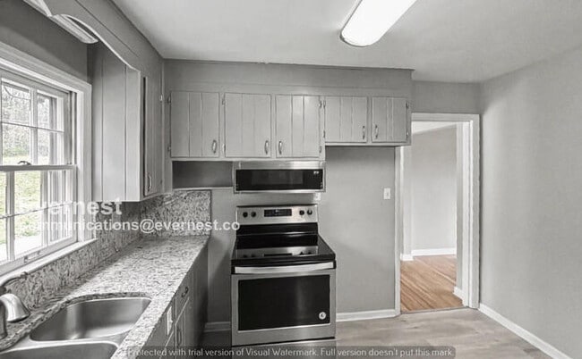 Foto del edificio - 906 McHann Dr