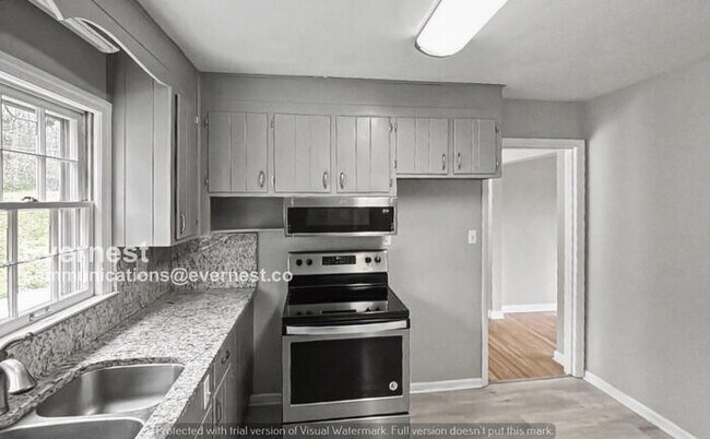 Building Photo - Beautiful 4 Bed & 2 Bath Home with Bonus Room / Pets Accepted