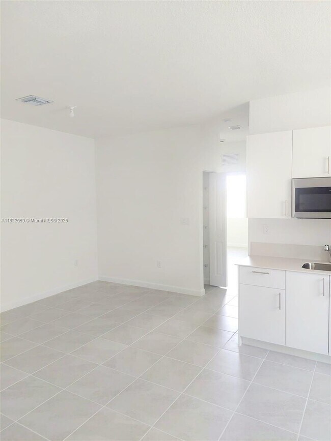 Foto del edificio - 2942 SE 23rd Ave