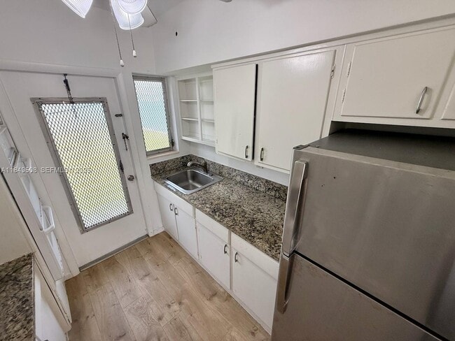 Foto del edificio - 7921 East Dr