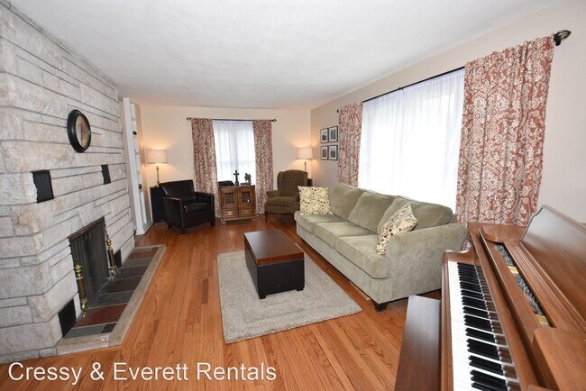 Foto del edificio - 3 br, 1.5 bath House - 110 N Greenlawn Ave