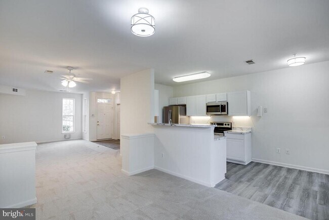 Foto del edificio - 87 Harbour Heights Dr