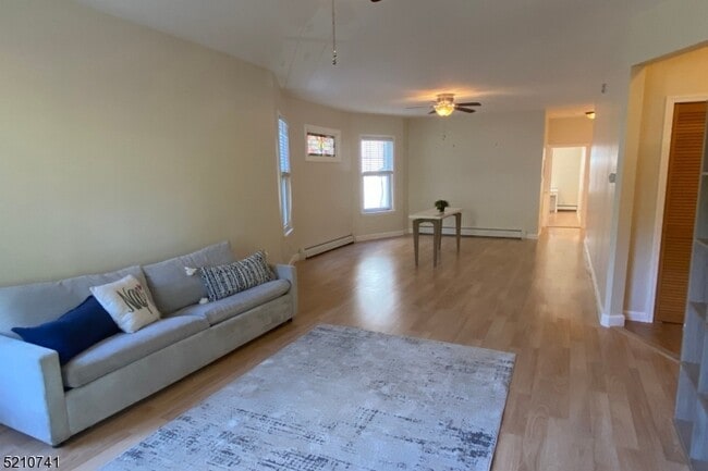 Building Photo - 206 Hillside Ave