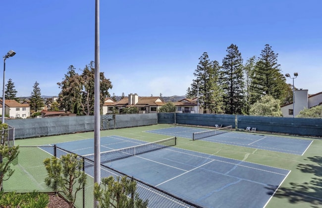 Building Photo - Available Now! Spacious 2 Bed, 2 Bath in t...