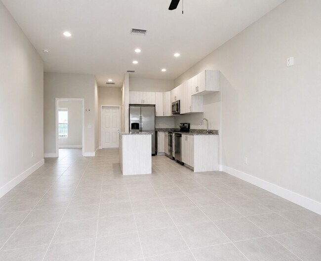 Foto del edificio - 3221-3409 SW 8th Pl