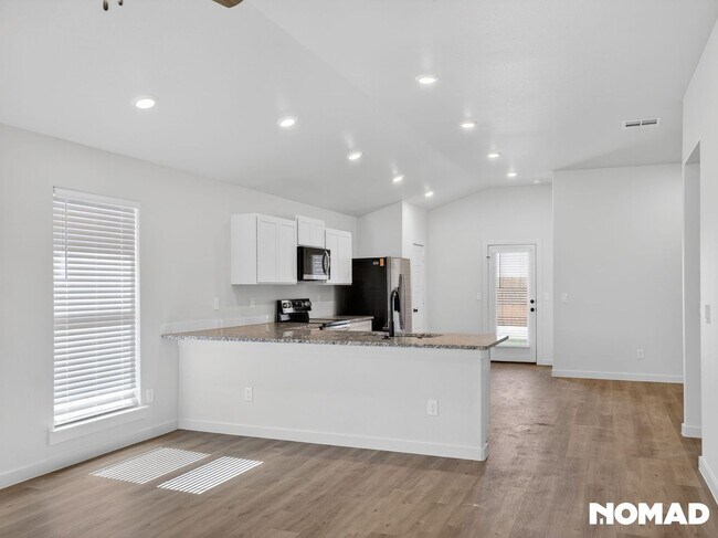 Building Photo - 2160 Langford Ave