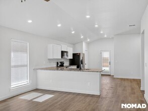 Building Photo - 2160 Langford Ave