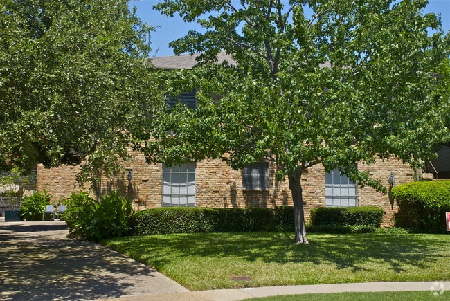 Building Photo - 3905 Hawthorne Ave