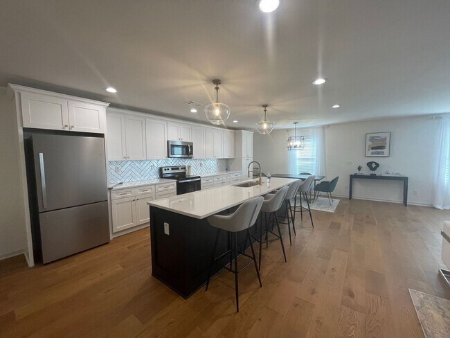 Building Photo - PRE-LEASING FOR AUGUST 2025!