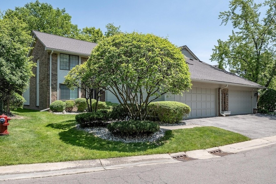 Primary Photo - 6979 Pebble Creek Woods Dr