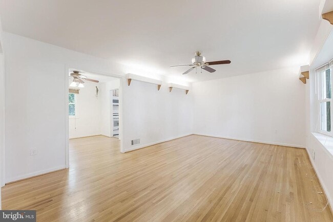Foto del edificio - 13805 Fulmer Dr