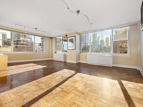 Building Photo - 201 E 62nd St