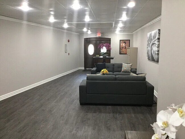 Foto del edificio - 15270 Sutton St