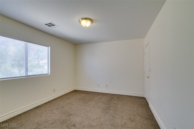Foto del edificio - 6333 Adrock Ct