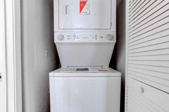 Building Photo - 4730 E Craig Rd