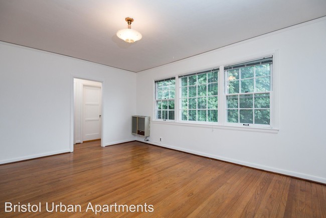 Building Photo - 5500 NE Sandycrest Terrace