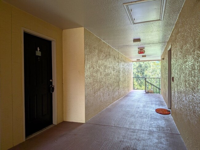Building Photo - 3/2 Condo, Villas at Lakeside in Oveido