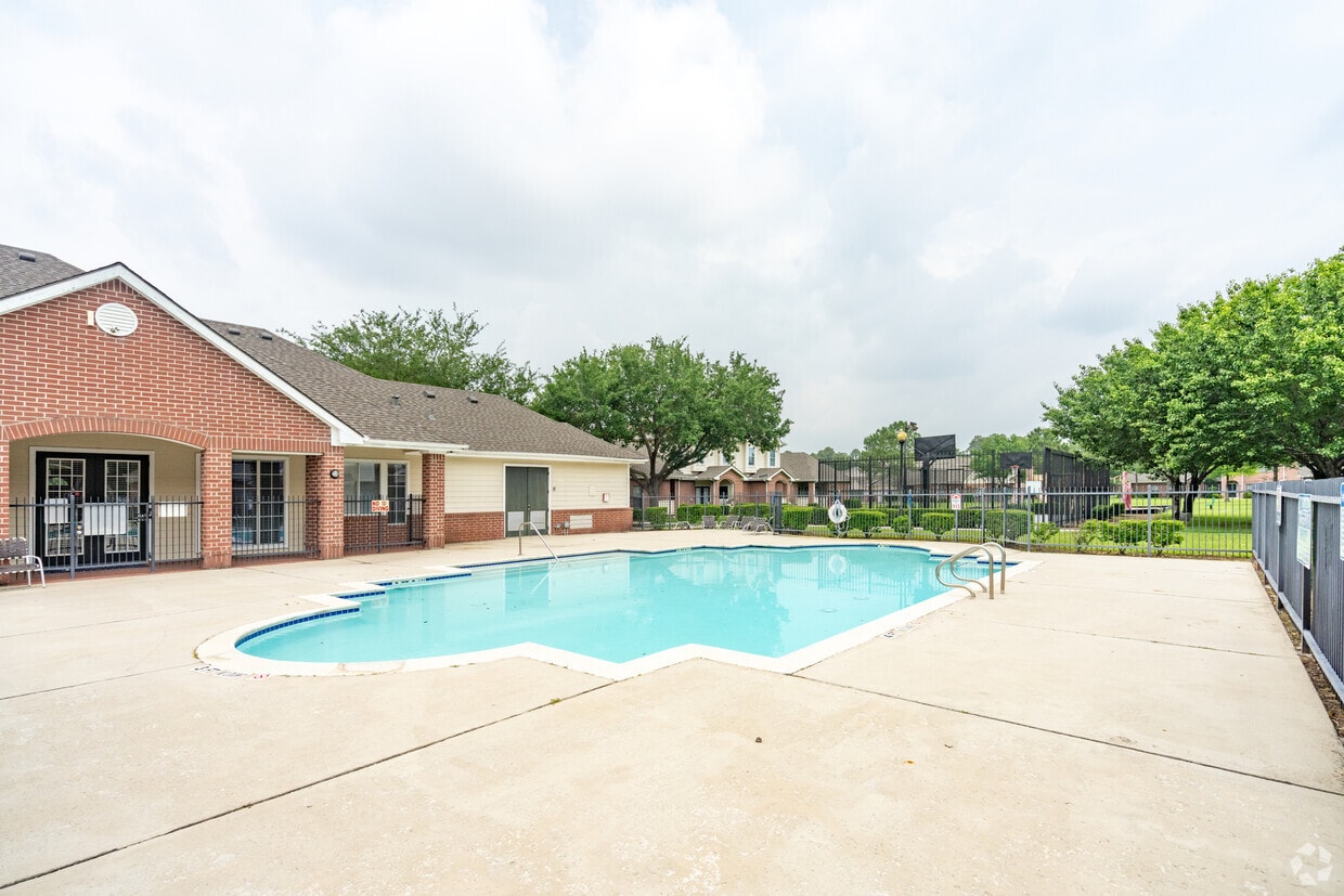 The Life at Timber Ridge - 5350 Aeropark Dr Houston, TX 77032 ...