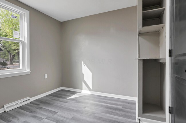 Building Photo - 256 Southard Dr