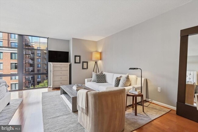 Building Photo - 1021 N Garfield St