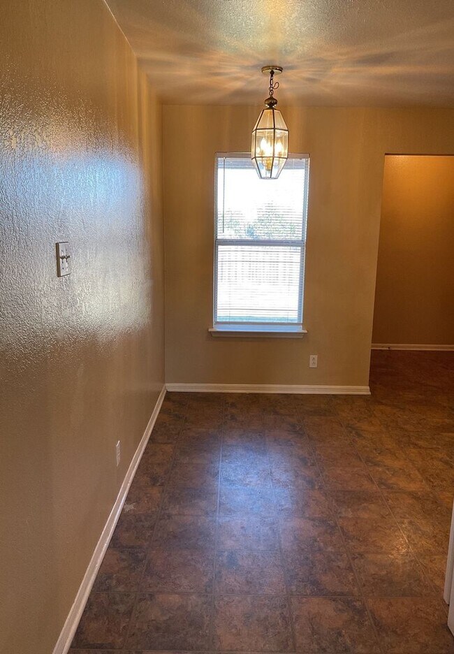 Building Photo - SECTION 8/HUD APPROVED - AVAILABLE NOW!