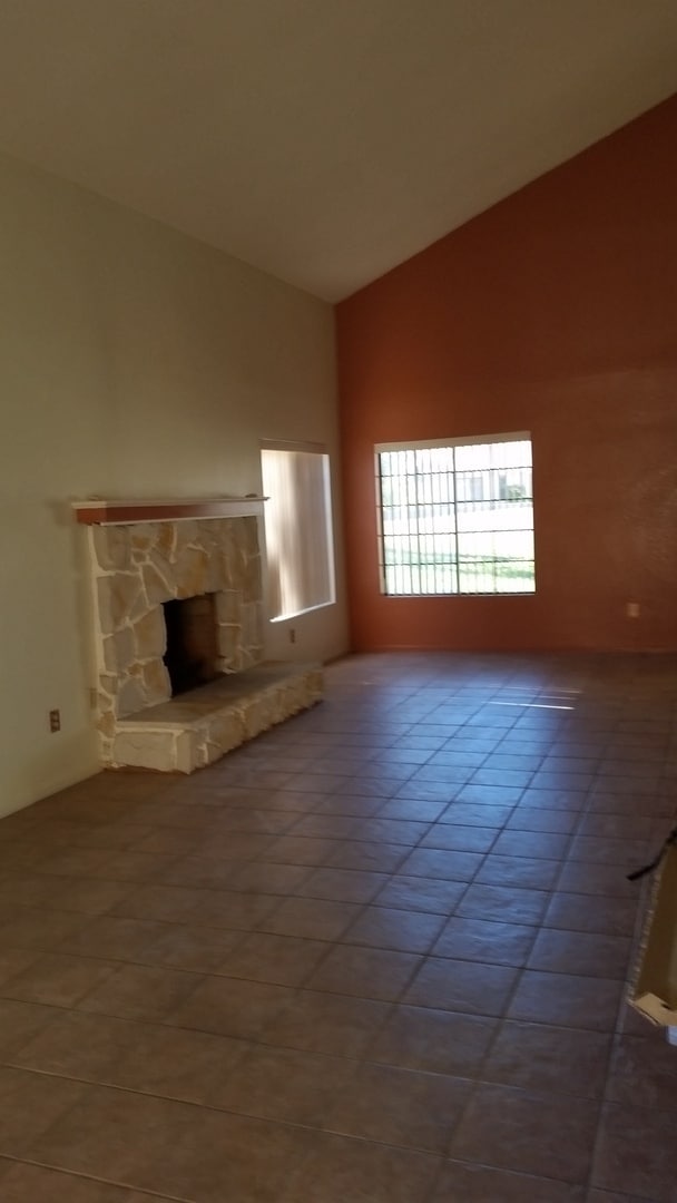Building Photo - 12521 E Del Rey Dr