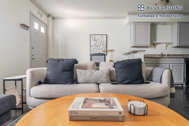Foto del edificio - 301 E 4th St