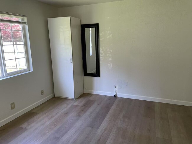 Building Photo - Nice 7-bed, 3-bath single family home in M...