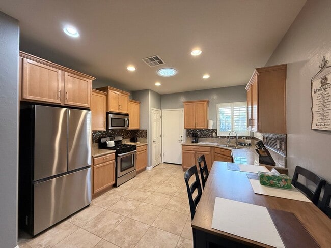 Building Photo - 2/BD 2/BA 55+ Fully Furnished Home in Sole...