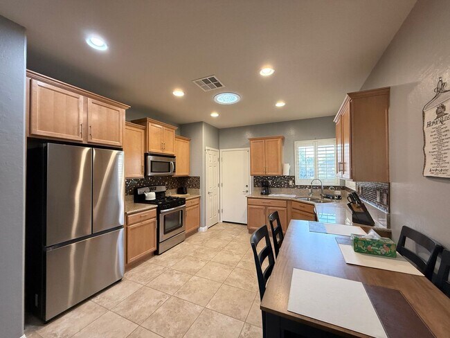 Foto del edificio - 2/BD 2/BA 55+ Fully Furnished Home in Sole...