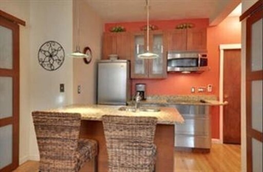Foto principal - 65 Burbank St