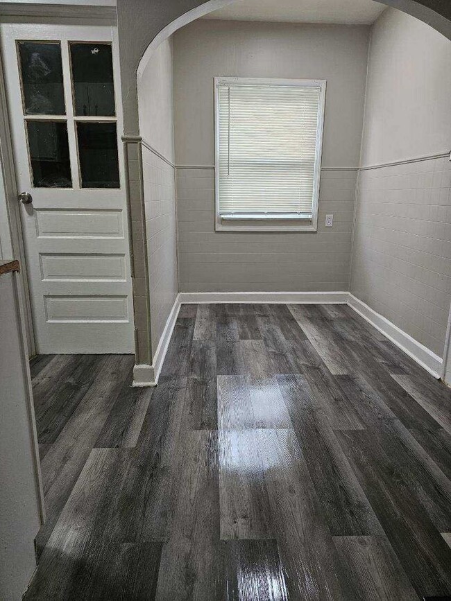 Building Photo - 1 bed 1 bath House