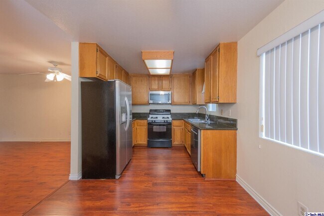 Building Photo - 12251 Moorpark St