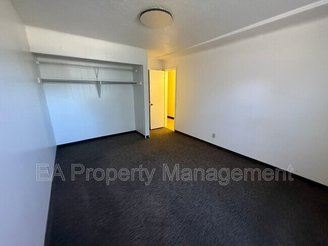 Foto del edificio - 7700 Mcknight Ave NE