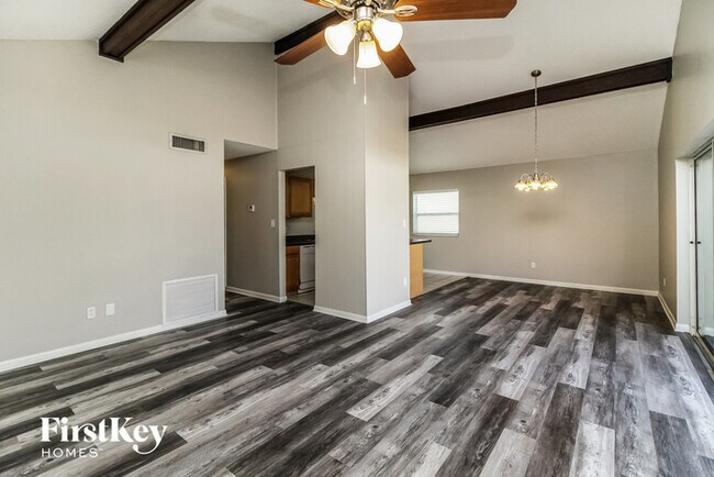 Building Photo - 1460 Dandelion Dr