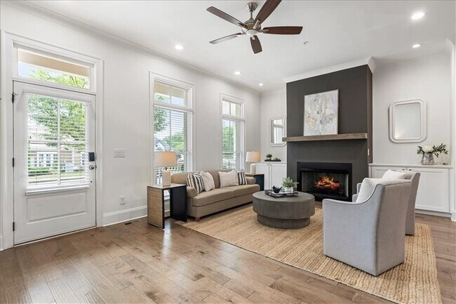 Foto del edificio - 1233 Parkstead Ln