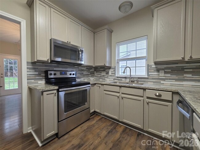 Foto del edificio - 2023 Heywood Ave