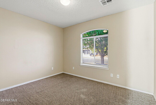 Foto del edificio - 732 Desert Sage Dr