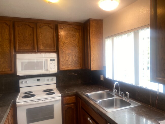 Building Photo - 390 E Madison Ave