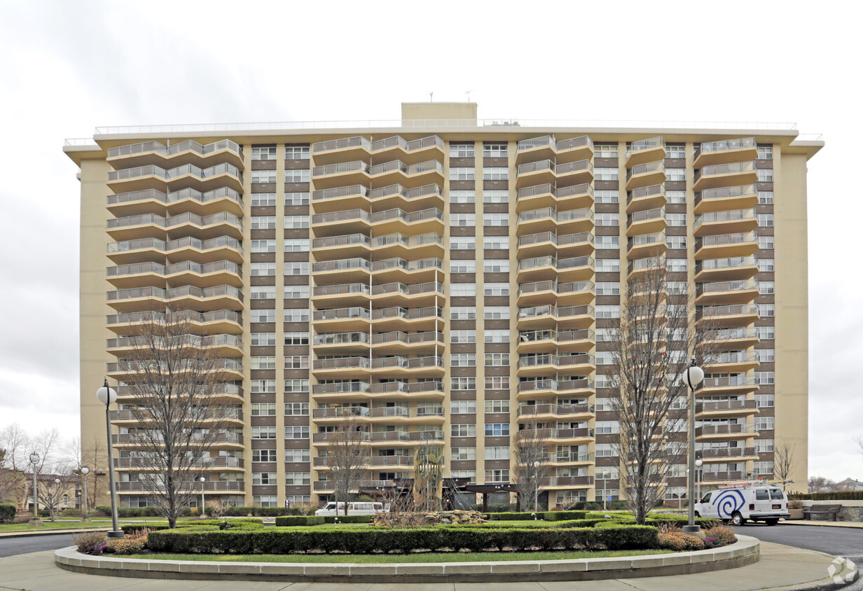 The Americana Apartments Bayside Ny Apartments Com