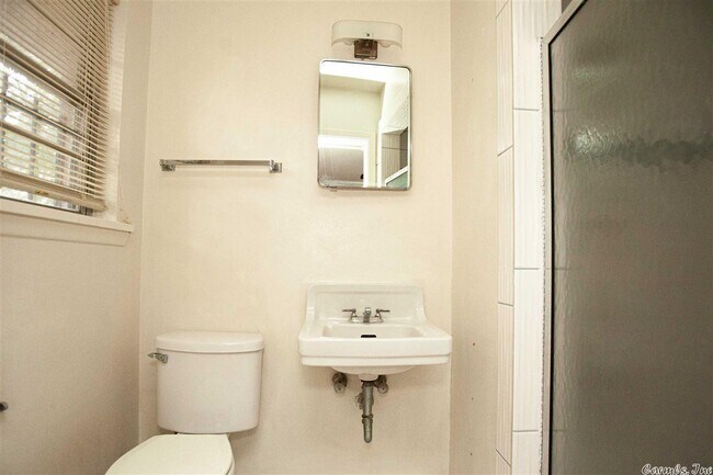 Building Photo - 1701 S Taylor St