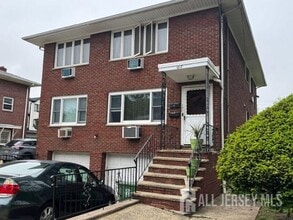 Building Photo - 108 W Stimpson Ave