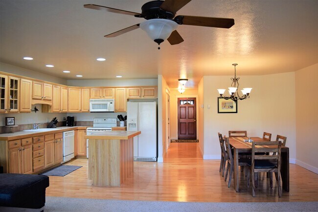 Building Photo - 2759 Hamilton Ct